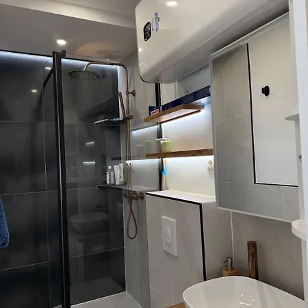 2 Bedrooms Cozy & Stylish, 15min Walk From Eiffel Tower Garden パリ