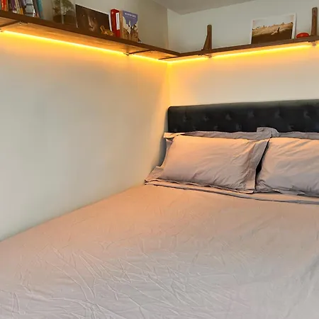 2 Bedrooms Cozy & Stylish, 15min Walk From Eiffel Tower Garden アパート パリ